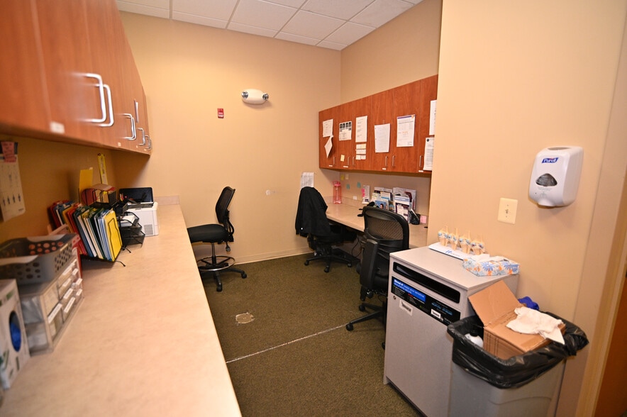 More Photos Of 2960 Technology Pl, Waldorf Research And Development For Lease