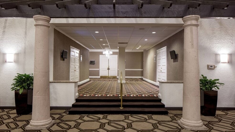 More Photos Of 6780 Southwest Fwy, Houston Multifamily For Sale