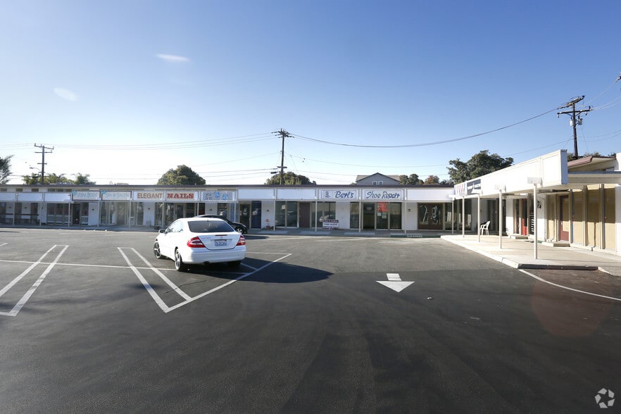 More Photos Of 305-325 S Borchard Dr, Ventura General Retail For Lease