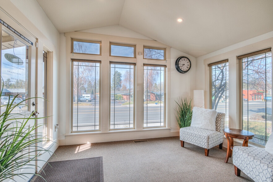 More Photos Of 525 NE Greenwood Ave, Bend Office For Sale