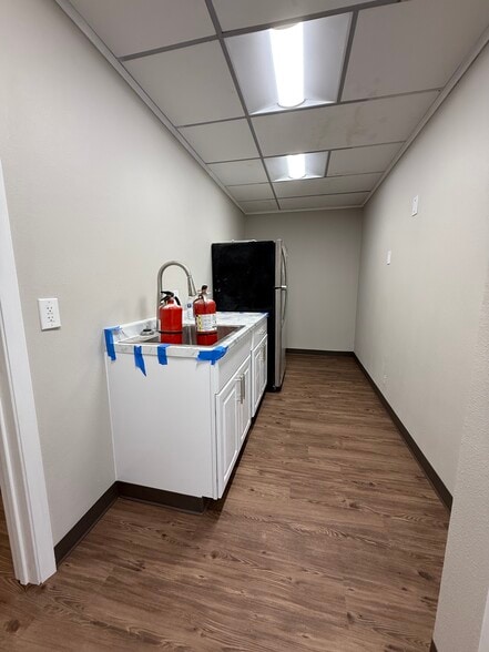 More Photos Of 1018 W Main St, Arlington Office For Lease