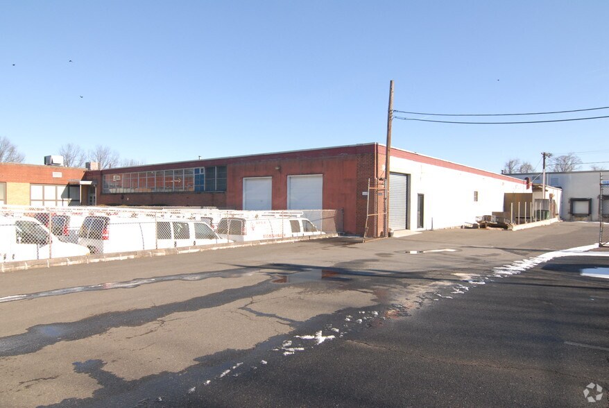 More Photos Of 35 Monhegan St, Clifton Warehouse For Lease