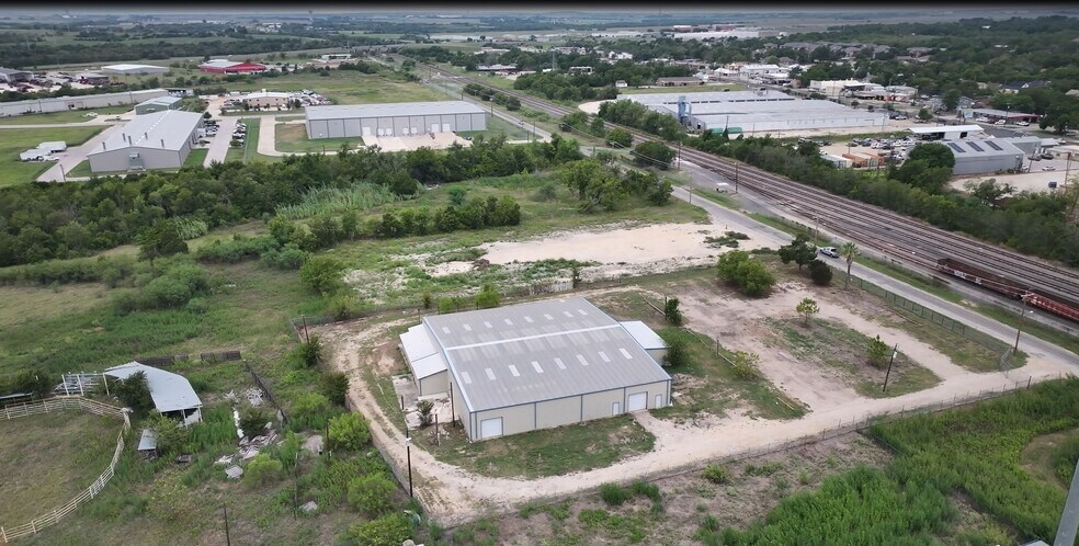 More Photos Of 1403 W Welch St, Taylor Warehouse For Sale