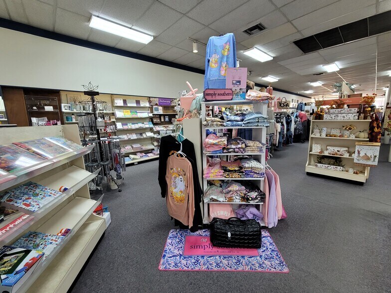 More Photos Of 302 N Main St, Rushville Storefront Retail Office For Sale