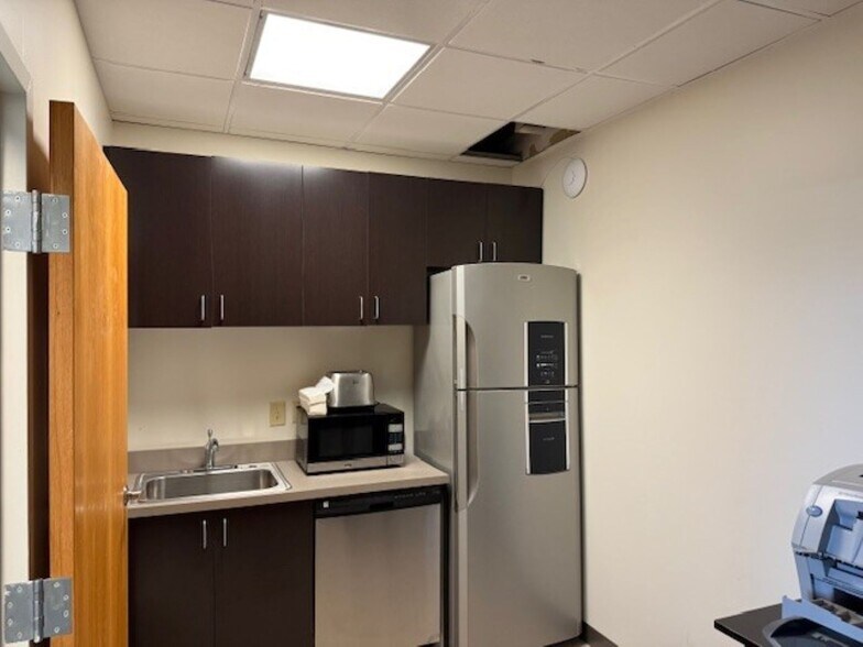 More Photos Of 115 Park St SE, Vienna Medical For Lease