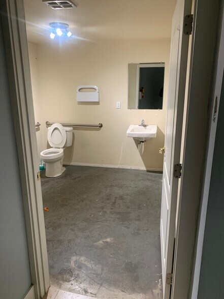 More Photos Of 1813-1829 Redondo Ave, Signal Hill Warehouse For Lease