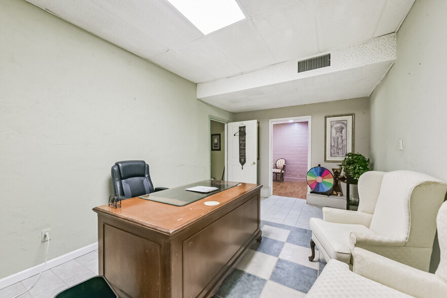 More Photos Of 130 S 4th St, La Porte General Retail For Sale