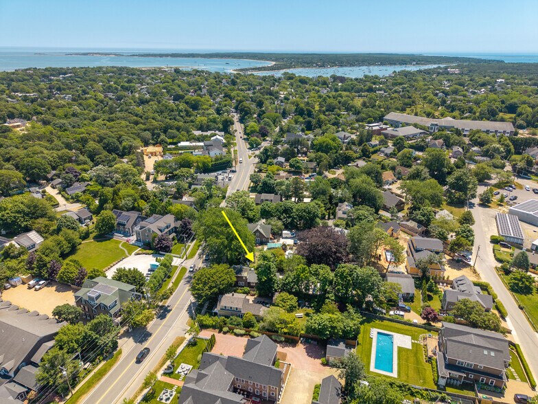 More Photos Of 218 Upper Main St, Edgartown Flex For Sale