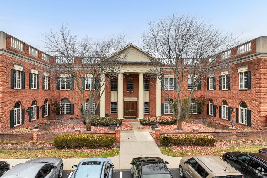 More Photos Of 33 Bloomfield Hills Pky, Bloomfield Hills Office For Lease