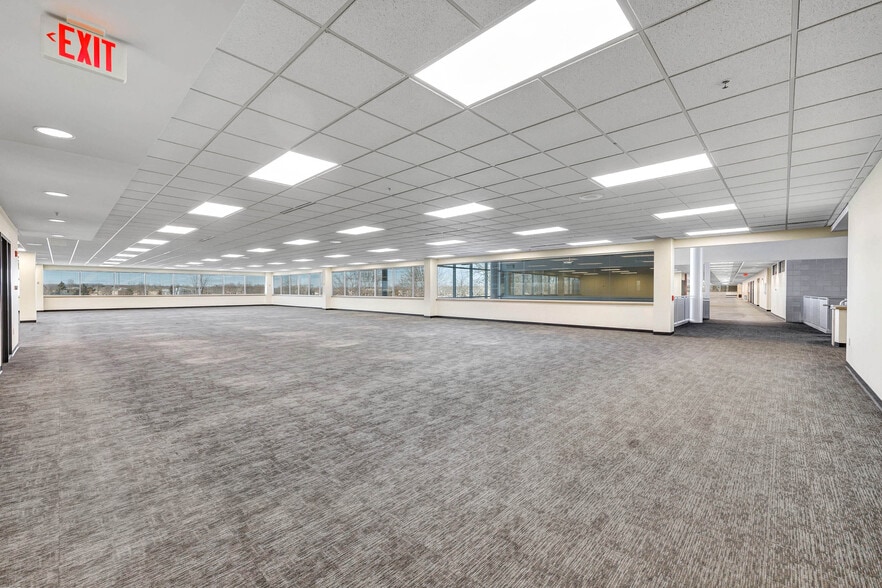 More Photos Of 3500 Packerland Dr, De Pere Office For Lease