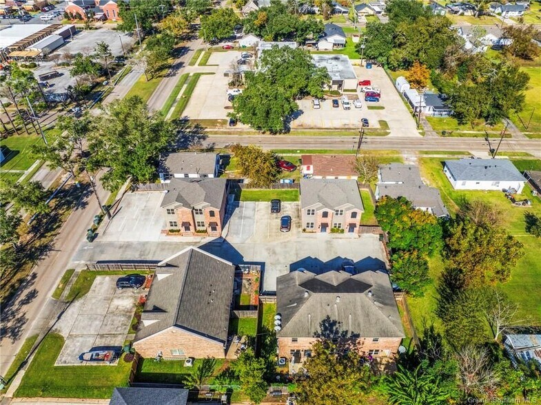 More Photos Of 2703 Enterprise Blvd, Lake Charles Apartments For Sale