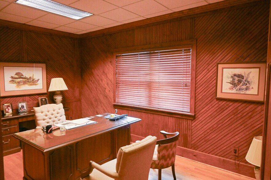 More Photos Of 109A Wholesale Ave NE, Huntsville Office For Sale