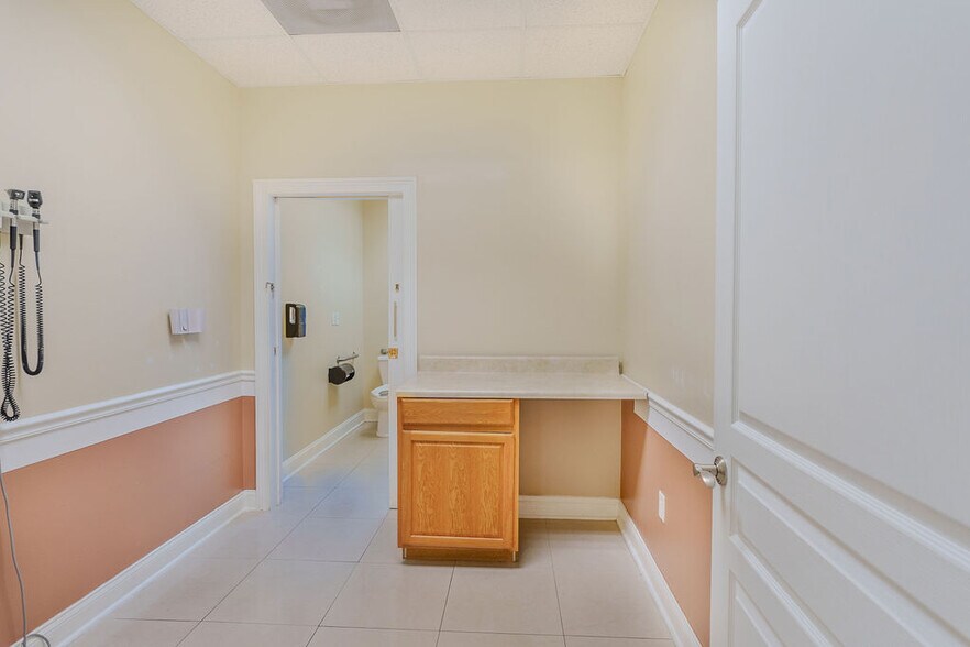 More Photos Of 1779-1783 S Kings Ave, Brandon Medical For Sale