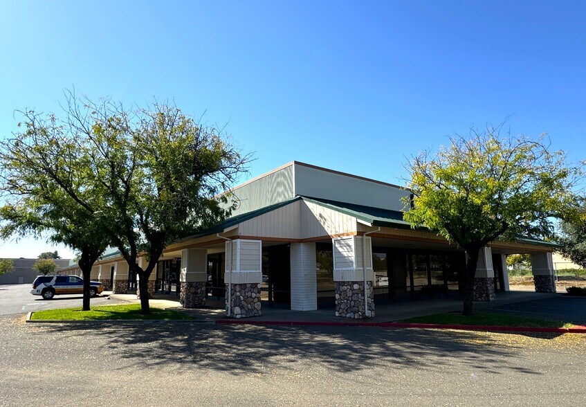 More Photos Of 1812 Park Marina Dr, Redding General Retail For Lease