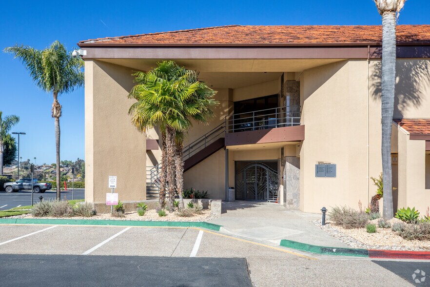 More Photos Of 6390 Greenwich Dr, San Diego Loft Creative Space For Lease