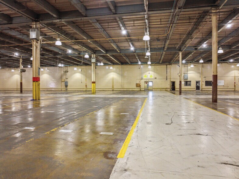 More Photos Of 715 E 2nd St, Stevenson Warehouse For Sale