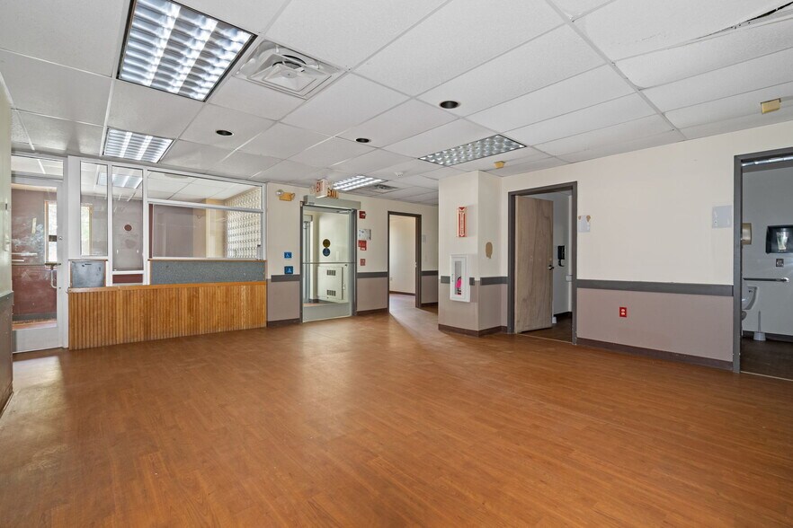 More Photos Of 4 Corwin Ct, Newburgh Medical For Sale