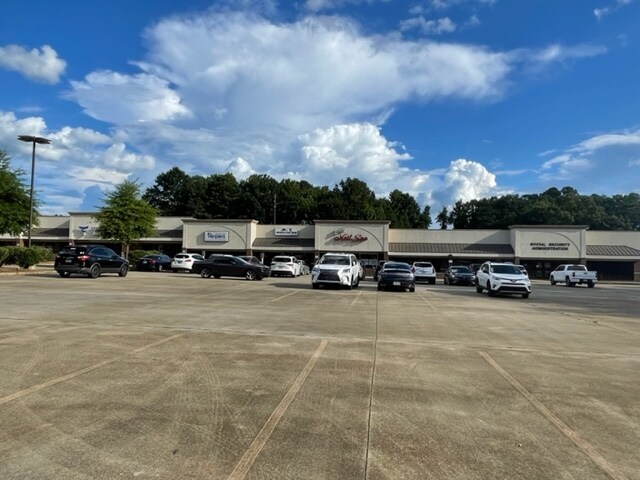 More Photos Of 1300-1302 Lafayette Pky, Lagrange Storefront For Lease