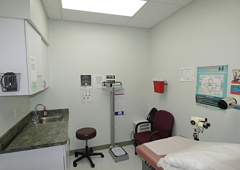 More Photos Of 6934 Elaine Dr, Niagara Falls Office For Sale