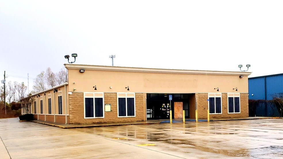 More Photos Of 13100 Chef Menteur Hwy, New Orleans General Retail For Sale