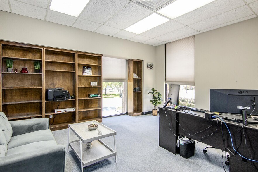 More Photos Of 601 Cien Rd, Kemah Unknown For Lease