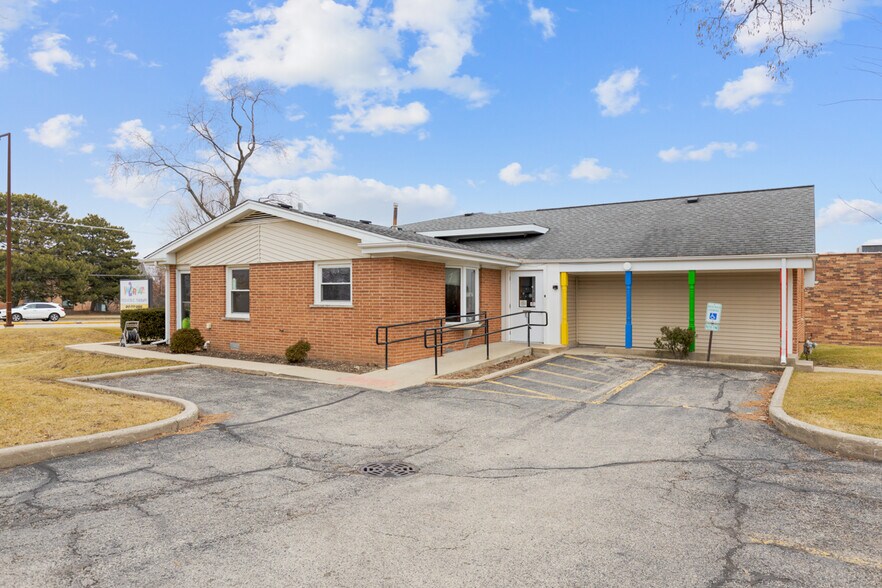 More Photos Of 275 W Dundee Rd, Buffalo Grove Medical For Sale