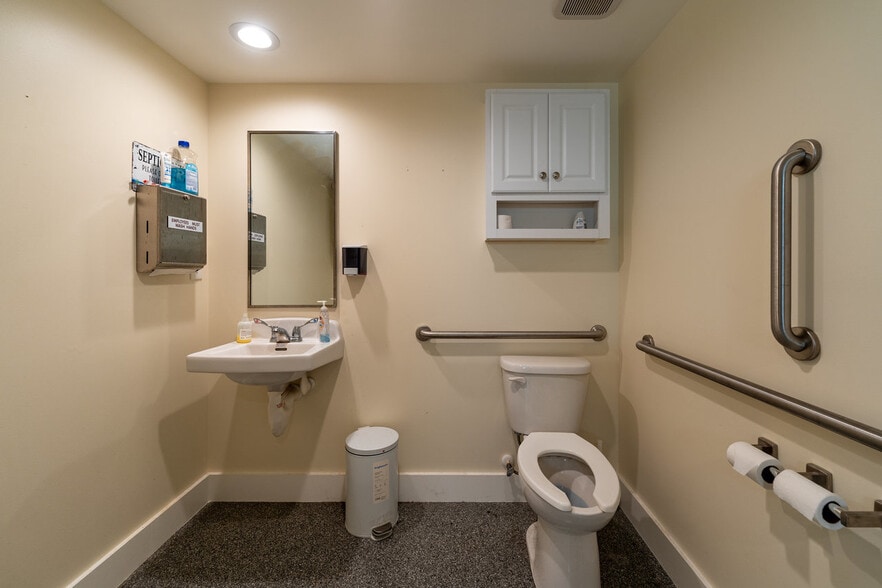 More Photos Of 12167 Lee Hwy, Sperryville Veterinarian Kennel For Sale