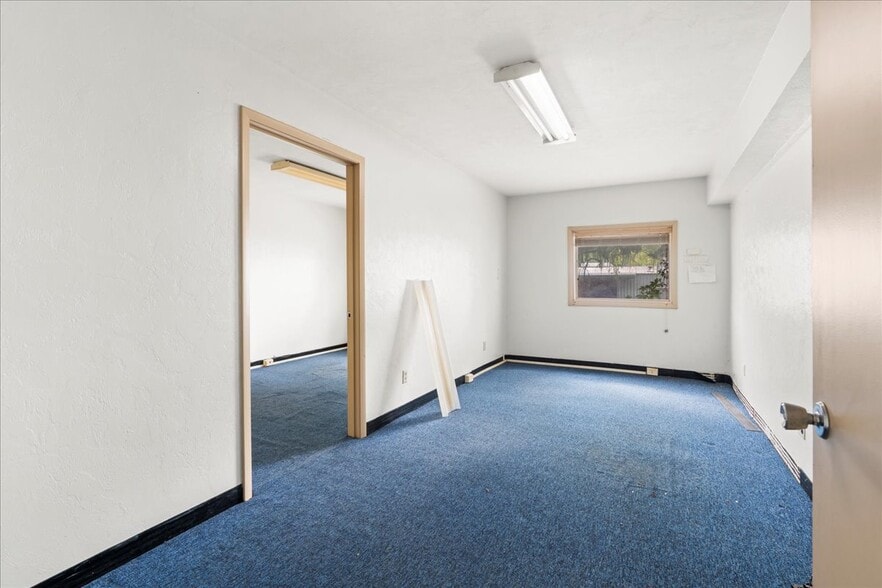 More Photos Of 1001 NE Waldo Rd, Gainesville Office For Sale