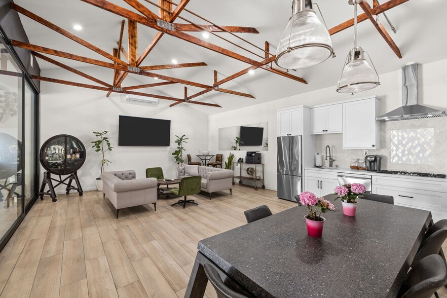 More Photos Of 133 Sunnyway Dr, Ventura Warehouse For Lease