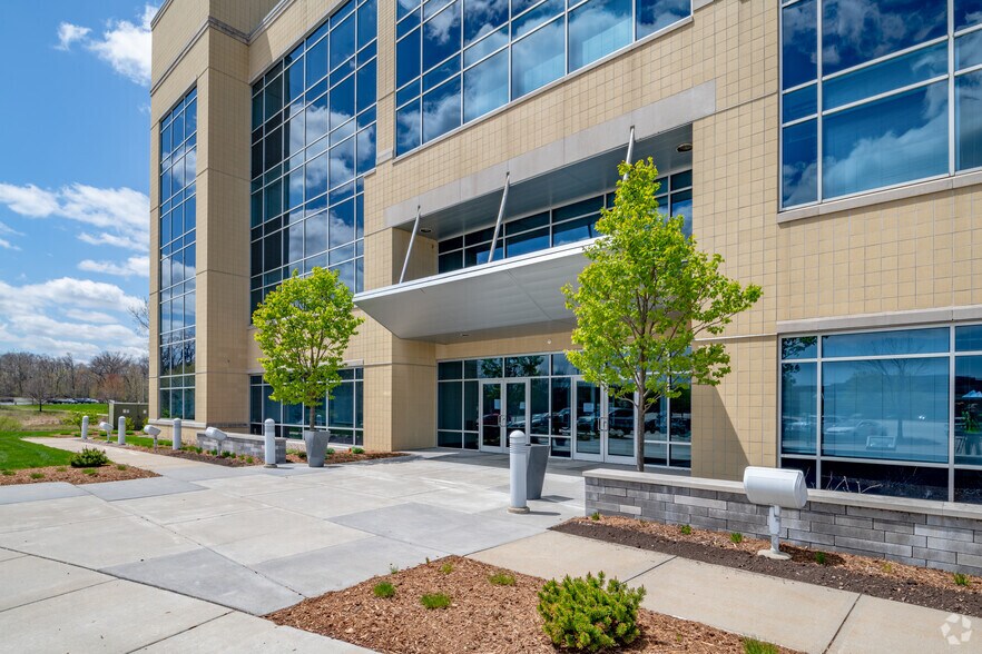 More Photos Of 10361 Innovation Dr, Milwaukee Office For Lease