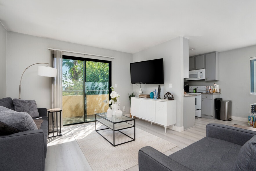 More Photos Of 6924 Woodman Ave, Van Nuys Apartments For Sale