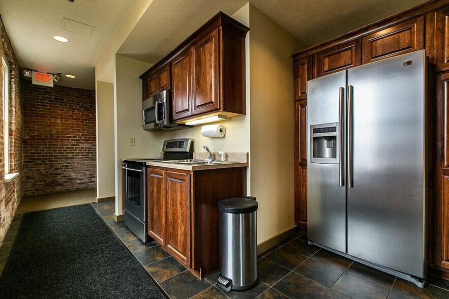 More Photos Of 600 Star Brewery Dr, Dubuque Office For Lease