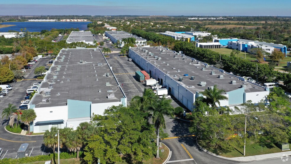 More Photos Of 20841 Johnson St, Pembroke Pines Warehouse For Lease