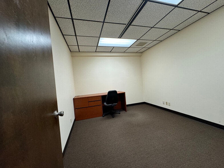 More Photos Of 8396 Mississippi St, Merrillville Office Residential For Lease
