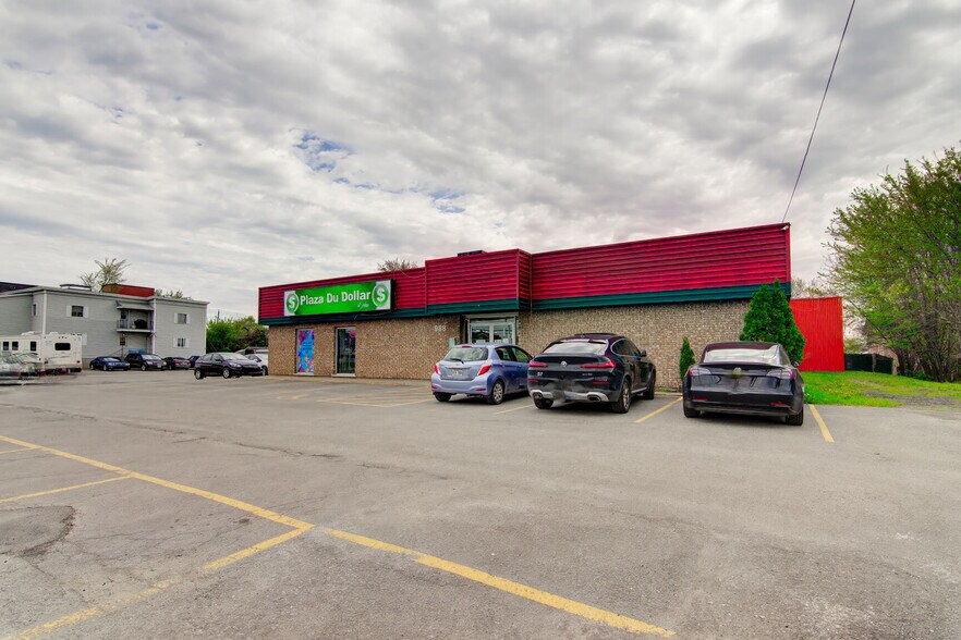 More Photos Of 988 Boul Saint-Jean-Baptiste, Mercier Freestanding For Lease