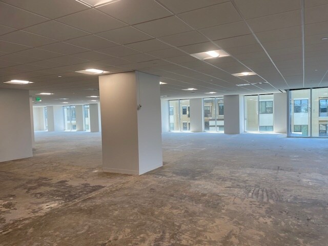 More Photos Of 909 Lake Carolyn Pky, Irving Office For Lease