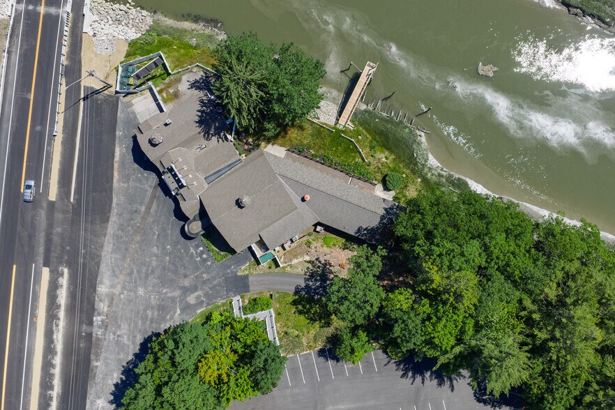 More Photos Of 1335 US ROUTE 1, Yarmouth Restaurant For Sale