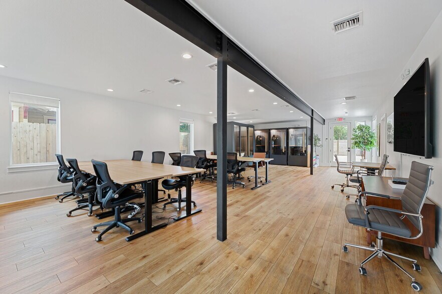 More Photos Of 1801 E Cesar Chavez St, Austin Loft Creative Space For Lease
