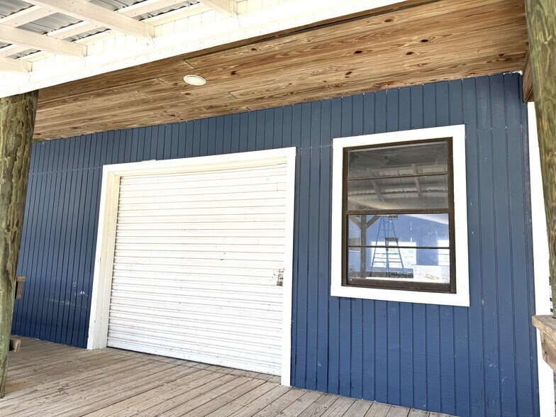 More Photos Of 700 Fishermans Wharf, Fort Myers Beach Office For Sale