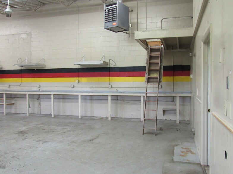 More Photos Of 4794 S Dixie Dr, Dayton Auto Repair For Lease
