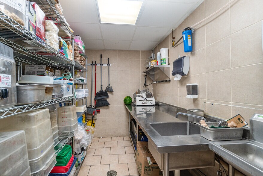 More Photos Of 134 Ashman St, Midland Restaurant For Sale