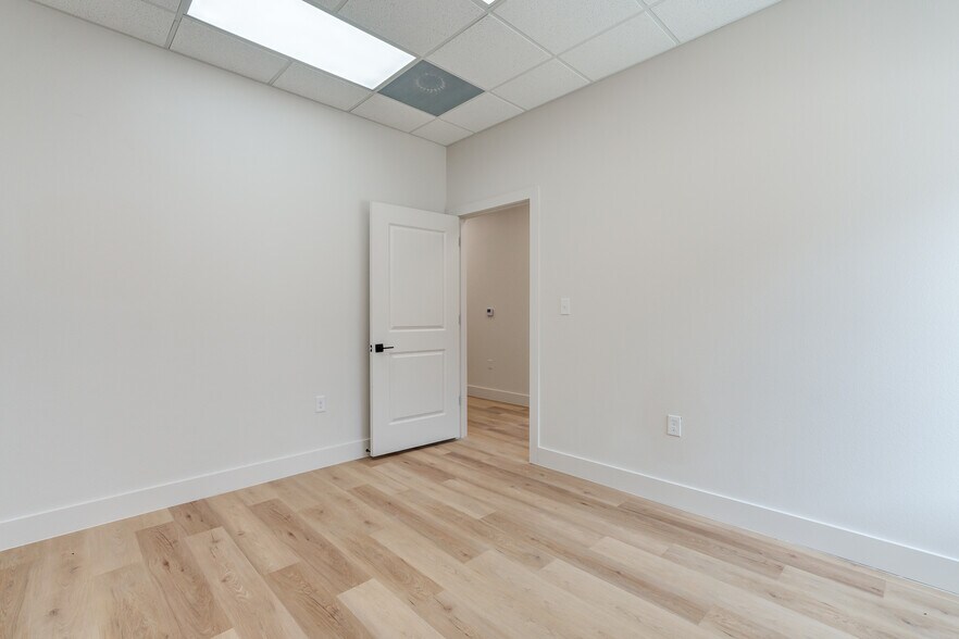 More Photos Of 3229 118th St, Lubbock Distribution For Sale