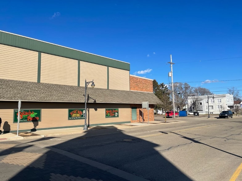 More Photos Of 102 N Saginaw St, Durand Restaurant For Sale
