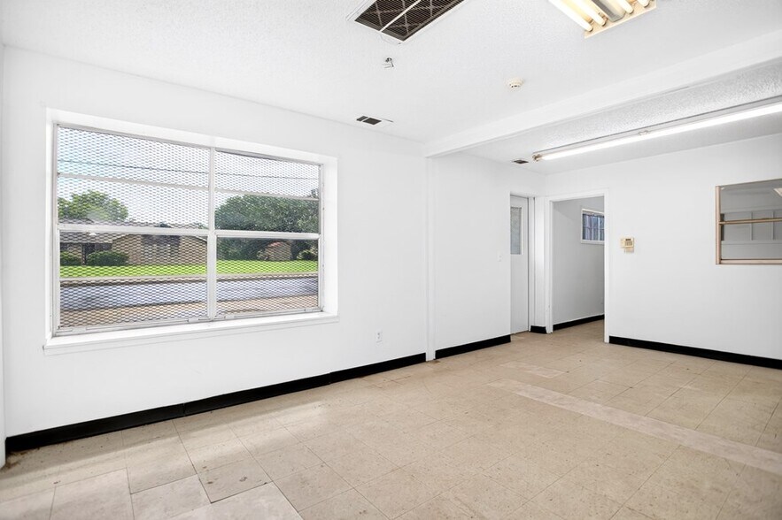 More Photos Of 903 Sayers St, Lufkin Warehouse For Sale
