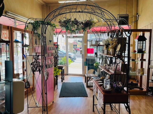 More Photos Of 1911 2nd St, Tillamook General Retail For Sale