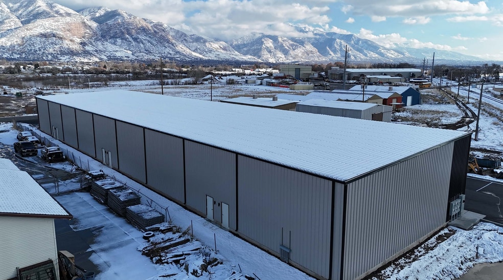 More Photos Of 1597 N 750 W, Harrisville Showroom For Lease