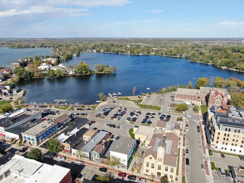 More Photos Of 162 E Wisconsin Ave, Oconomowoc General Retail For Sale