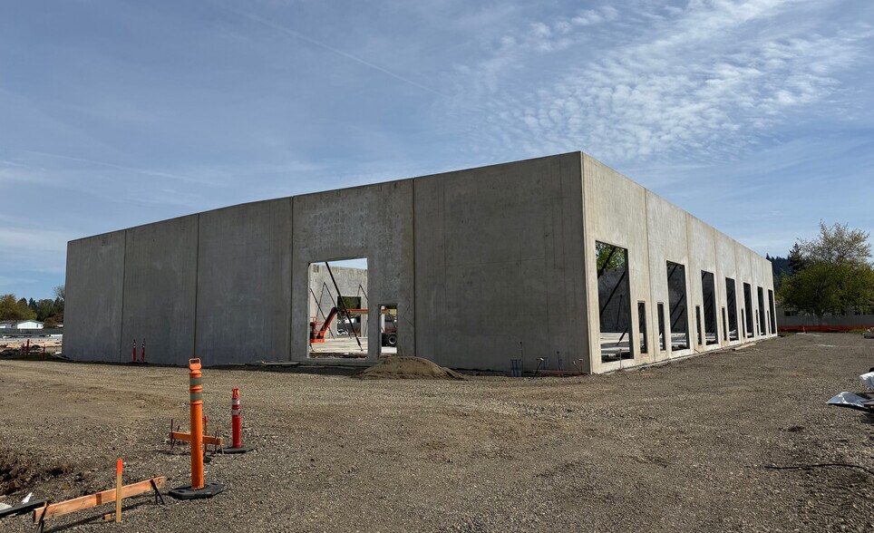 More Photos Of 1375 S Bertelsen Rd, Eugene Unknown For Lease
