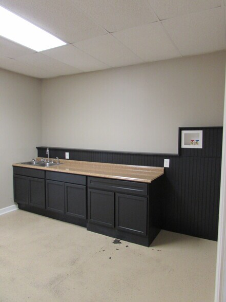 More Photos Of 1002 4th Ave SE, Decatur Office For Lease