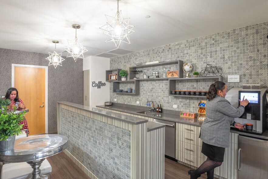 More Photos Of 48 Wall St, New York Coworking Space